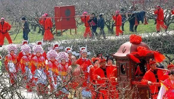 十里红妆：苗族银饰跟汉族姑娘出嫁一比就是小巫见大巫