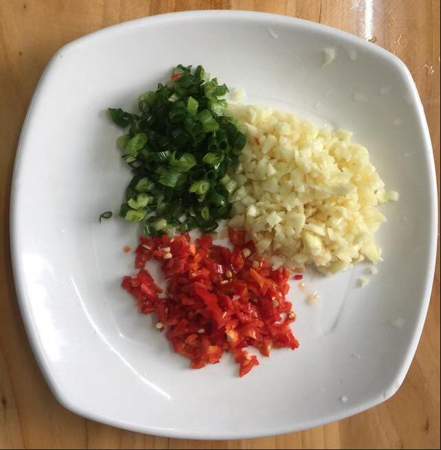 葱辣鼻子蒜辣心 为什么？