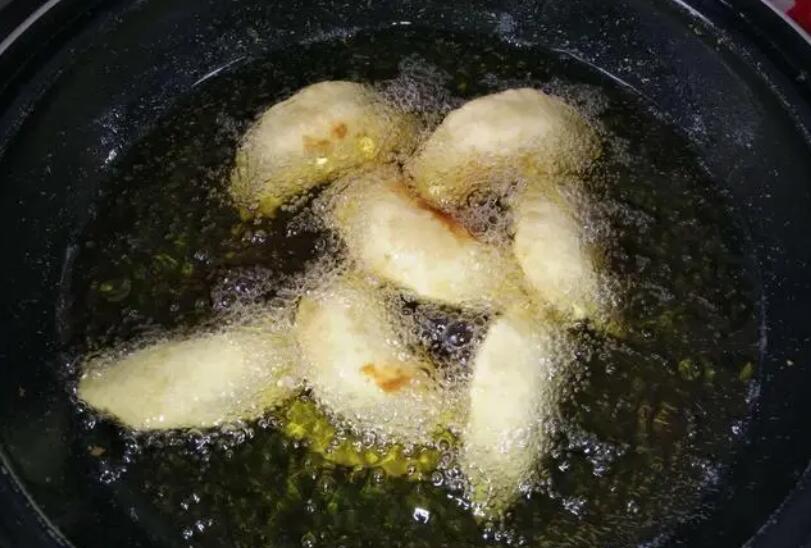 冬日早点必备：炸油角子，项城人很爱吃，南方人吃了一定会误会