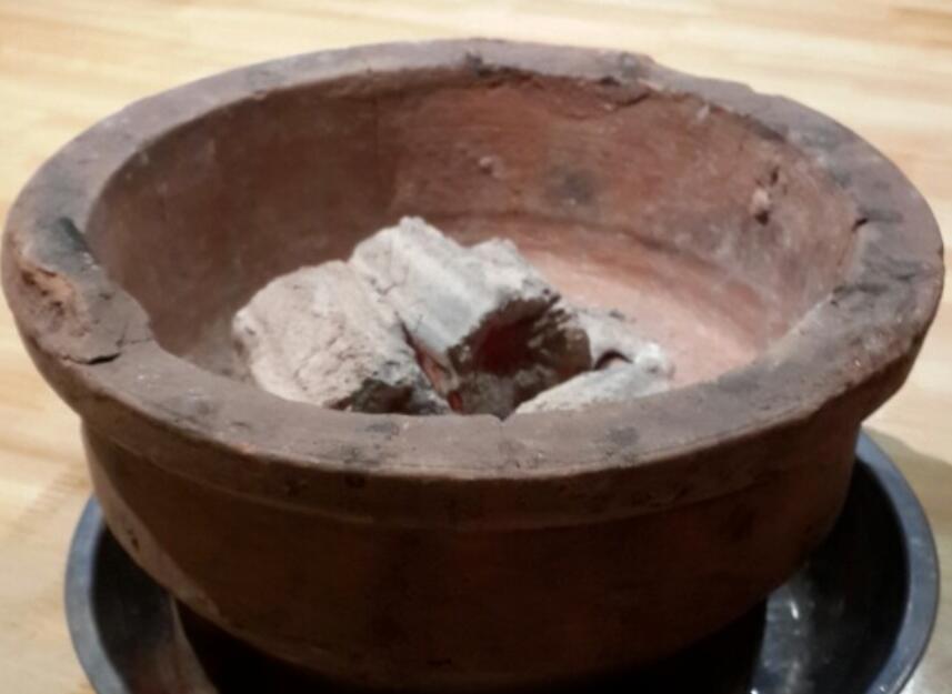 老物件的记忆，泥糊土灶-锅壳佬