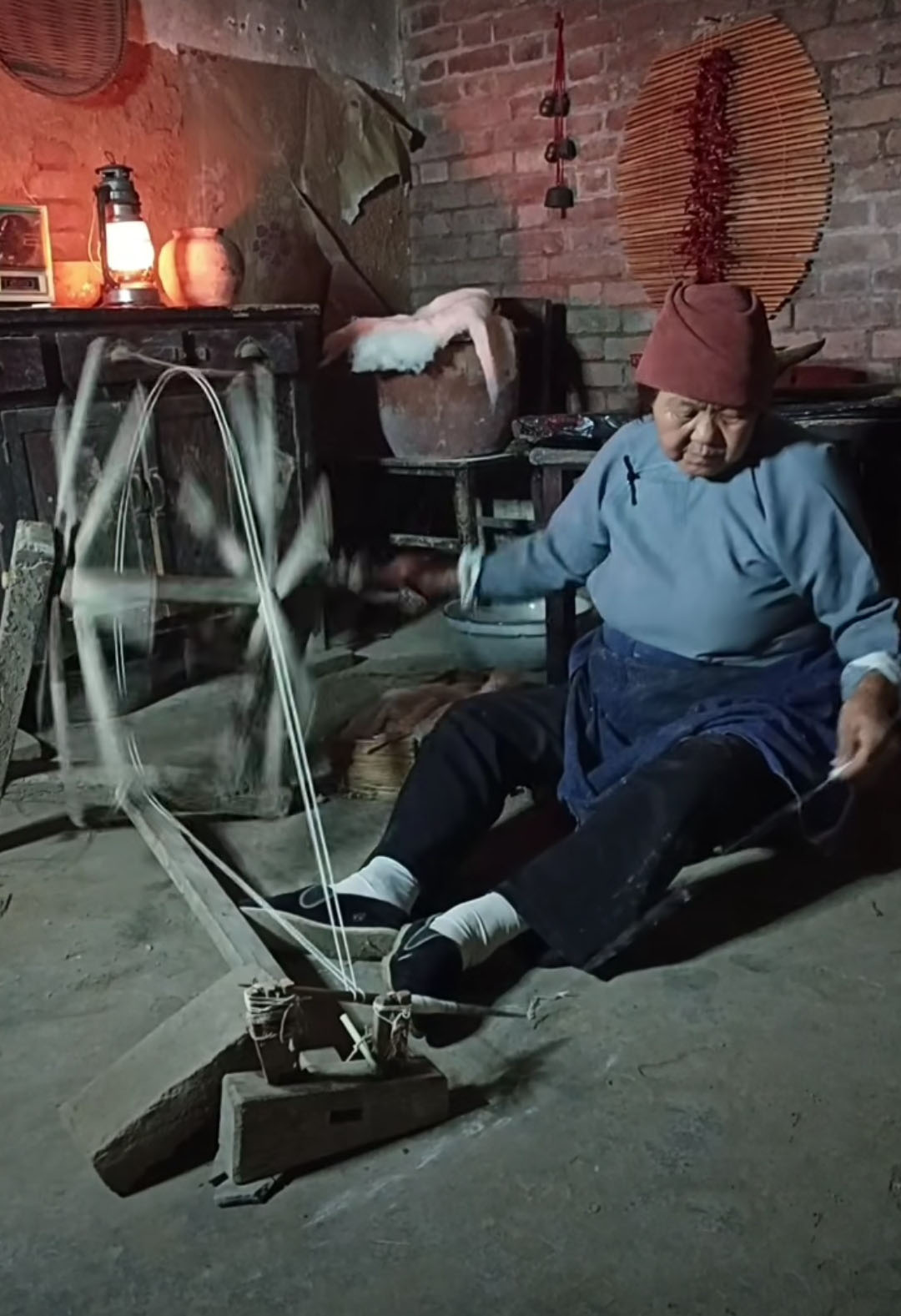 老物件的记忆：老纺车