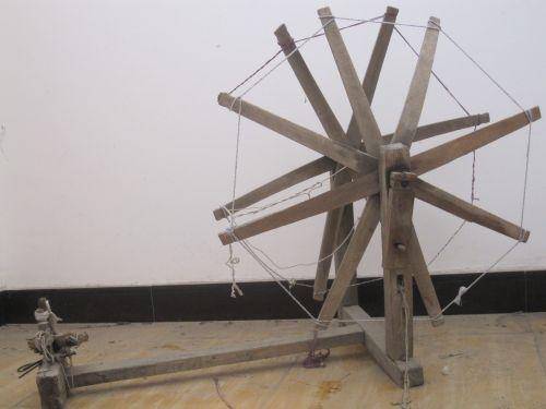 老物件的记忆：老纺车