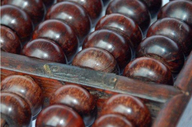 老物件的记忆:老算盘