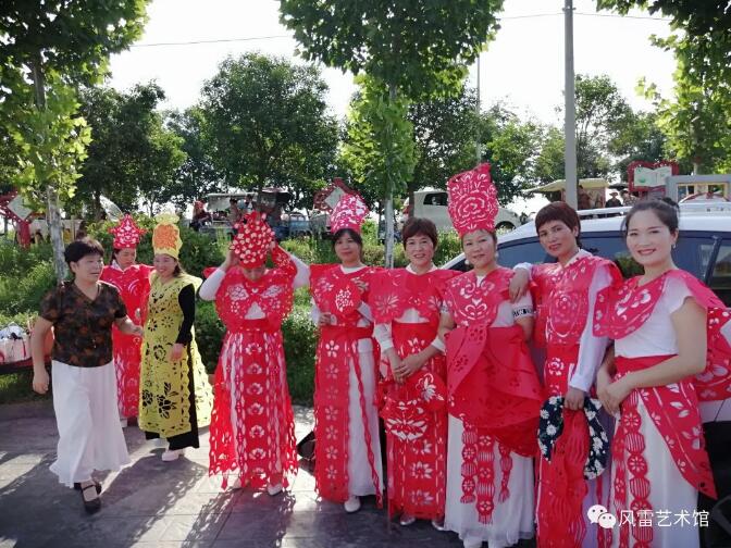 剪纸时装秀和项城剪纸状元杨秀珍